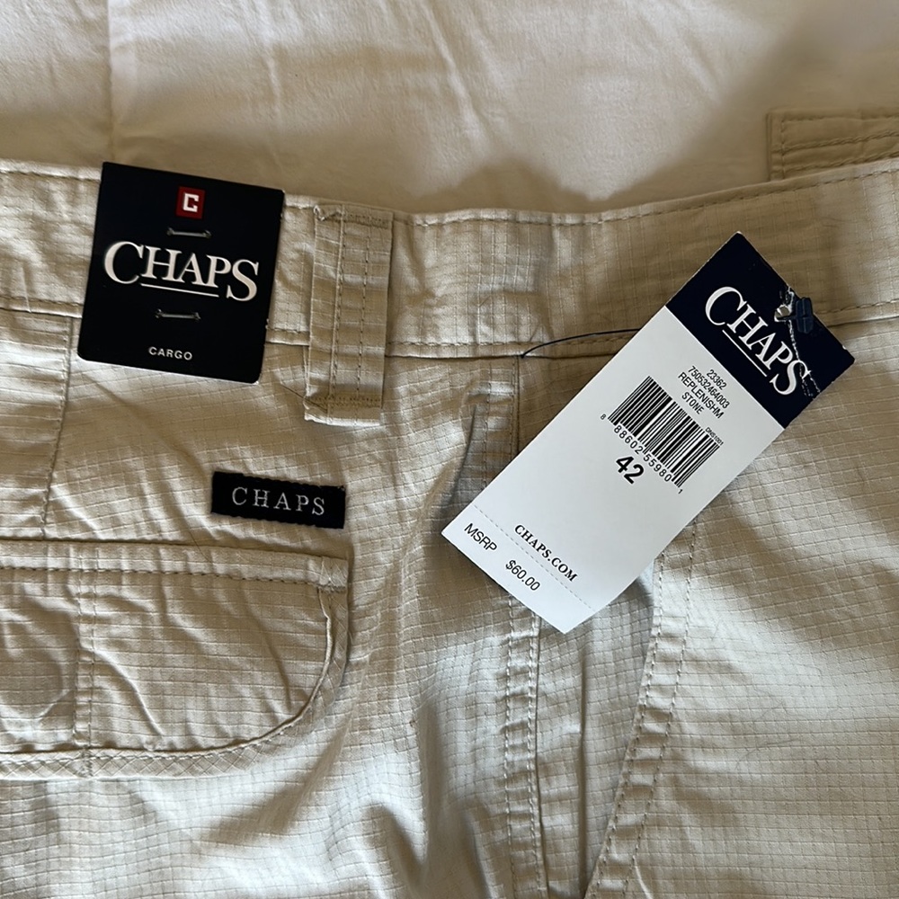 ✅NWT-CHAPS cargo shorts. Men’s size 42. Light tan (stone). Buttons. Zipper.